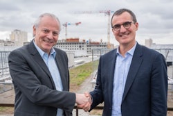 From the left to the right: Michel Denis, President & CEO Manitou Group and François Renault, Group Fleet and Sustainability Director of Kiloutou Group.