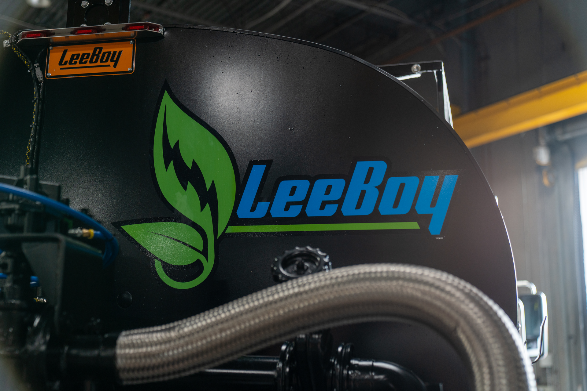 Innovative Electric Distributor Unveiled at CONEXPO 2023 by LeeBoy