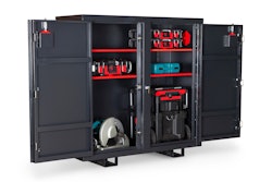 Equipped with built-in handles, accessible four-way fork pockets can be found at the bottom of the boxes.