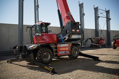 The new electrified lineup includes the MRT 2260e and MRT 2660e VISION+ rotating telehandlers and the MT 625e compact electric fixed telehandler.