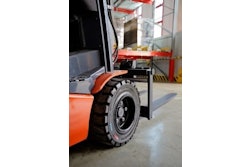 Advanced material compounds promote tire life and lower rolling resistance. The block tread on the XP900 is designed with a large footprint for cornering and load positioning.