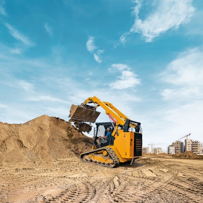 The tread on the rubber track is made of a high-performance compound for resistance against cuts, tears and abrasion – factors that can affect durability and product performance.