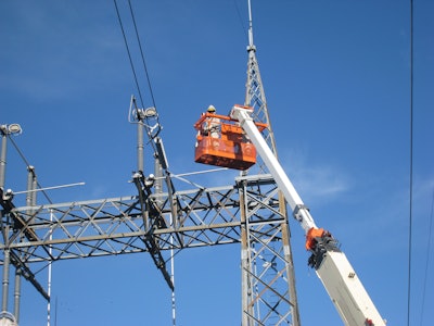 The IWP is designed for installation on hydraulically telescoping cranes to increase the utilization of existing equipment.