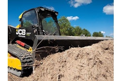 With a rated operating capacity of 3,000 lbs. (1,369 kg), this 74 hp vertical lift machine is ideal for lifting and loading