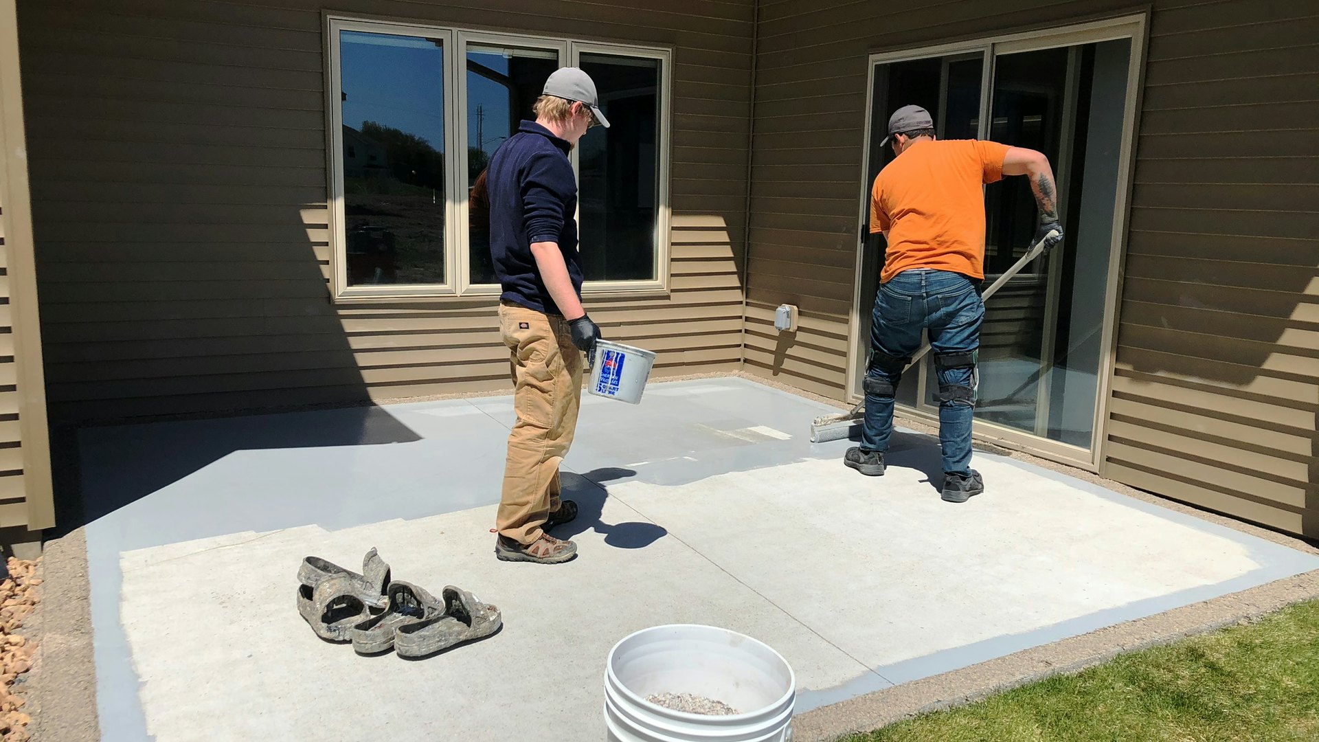 Creating a Cohesive Resinous Concrete Floor Coating Installation Team