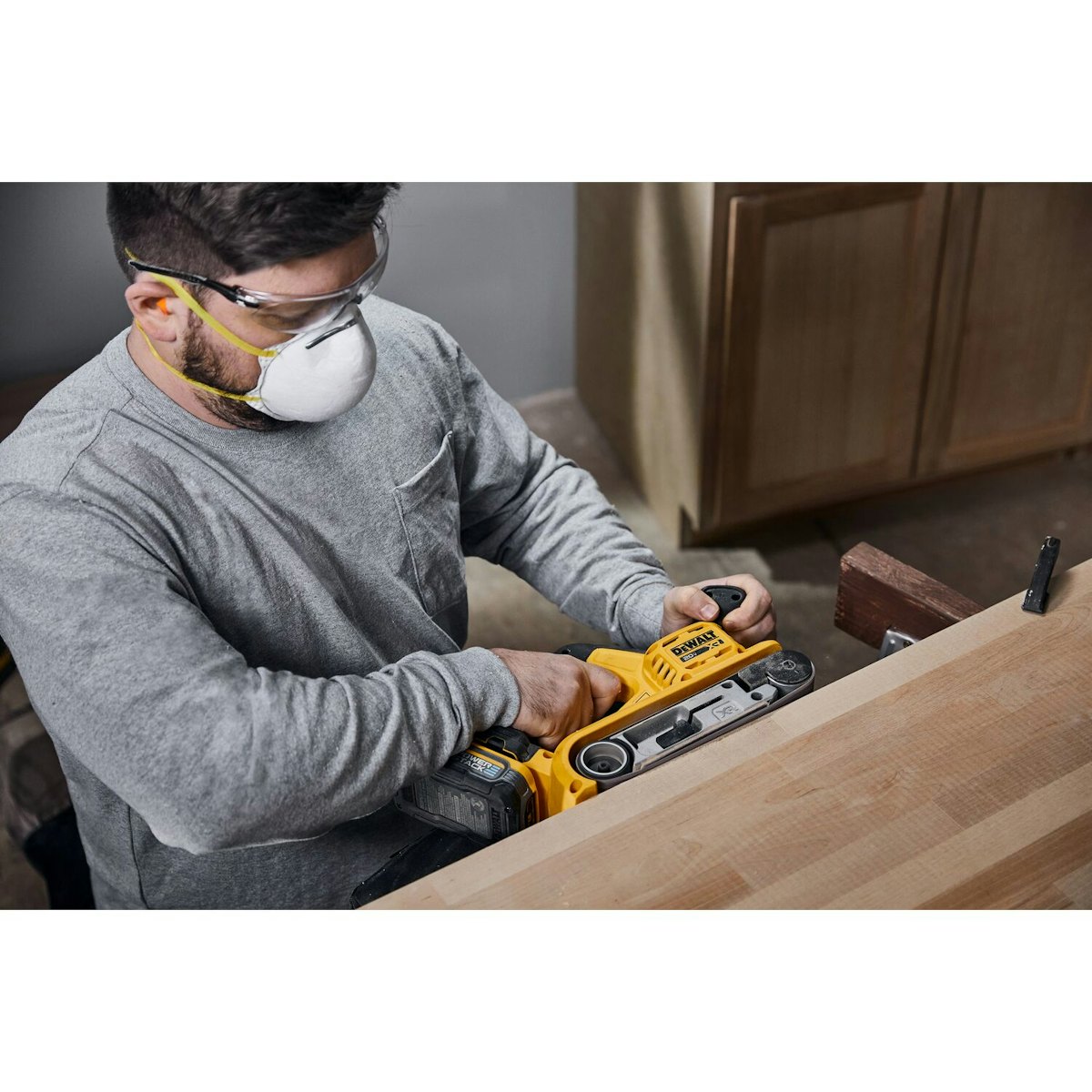 DEWALT Showcases 20V MAX Cordless Belt Sander From DEWALT For