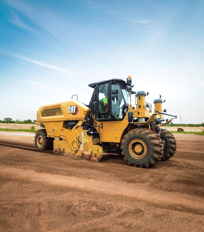 The new models feature built-in diagnostics to monitor machine systems, alert the operator of performance issues and simplify troubleshooting.