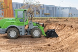 The GEL-1800 electric wheel loader is compatible with a range of Electric Vehicle Supply Equipment (EVSE) brands such as Blink Charging and Siemen’s eMobility.