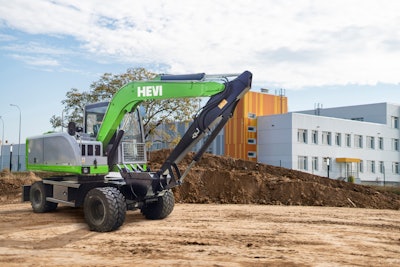 Equipped with a 228 Ah LFP battery, the GEX-8000 has an 8-ton load capacity and features compatibility with HEVI’s available quick attach couplers.