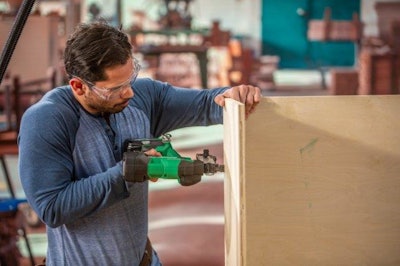 This product features Metabo HPT’s Air Spring Drive Technology for installing soffit panels, setting underlayment or aluminum flashing, assembling cabinets and tackling various trim work.