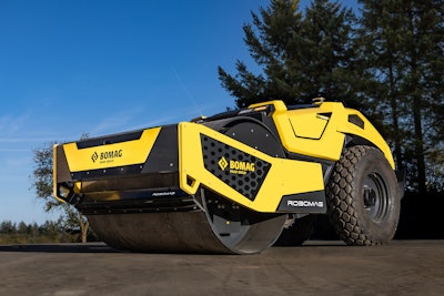 The ROBOMAG 2 offers remote control operation for loading/unloading and complete manually entered movement patterns.