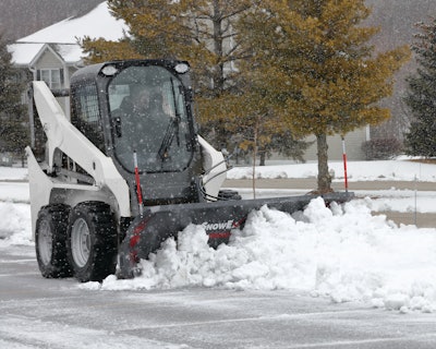 The SPEEDWING is engineered with mechanical wings that automatically adjust from scoop mode to windrow position as individuals angle the plow.