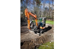 Powered by Yanmar diesel engines, these compact machines feature either a short-tail swing radius (U) or ultra-short-tail swing radius with swing boom (USB).