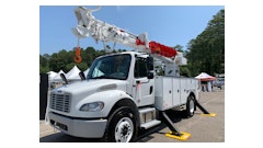 With the addition of FLEX PRO controls, operators of Commander and General digger derricks have features that allow toggling between slow and fast modes for function control.