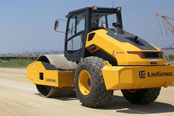 Powered by a 155-hp Cummins QSB4.5 engine, the 6612E is equipped with a single 83.85-in. drum.
