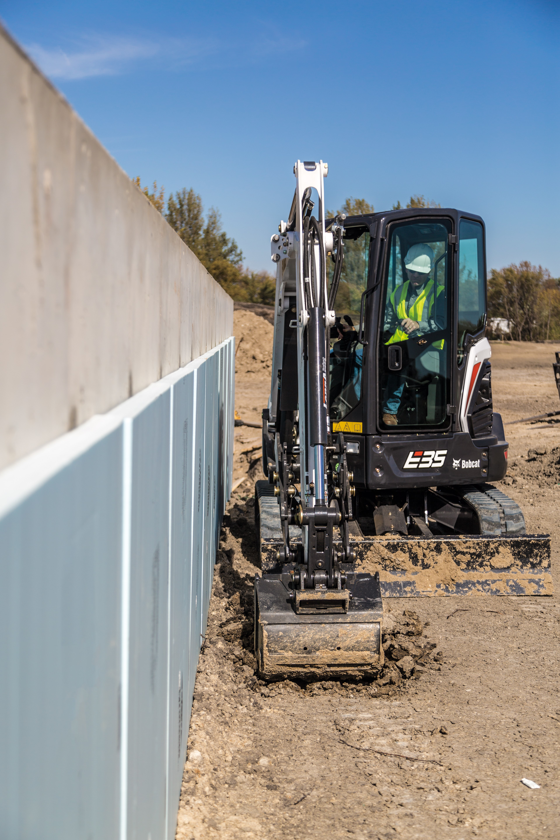 Compact Excavators for Tight, Urban Construction Sites | For ...