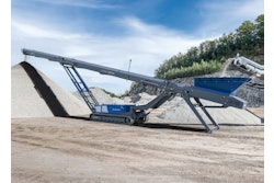 The MOBIBELT MBT 20i and MBT 24i are equipped with a large 1.6-yd³ feed hopper made of resistant KRS (Kleemann Resistant Steel), which permits the feeding of material with an edge length of up to 8 in.