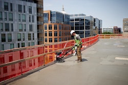 Featuring a maximum blade speed of up to 160 rpm, the handlebar height of the edging trowel can be adjusted based on the user's preferences and a lift hook on the base allows for transportation around the jobsite.