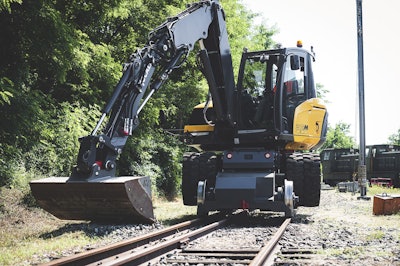 The 216MRail is equipped with new features, such as dual drive, along with a power-to-weight ratio that offers the performance of a large railway maintenance machine.