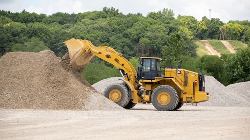 Powered by a Cat C15 engine, the new 988 GC offers up to 670 tonnes/hour (740 tons/hour) performance in shot rock truck loading applications and up to 527 tonnes/hour (581 tons/hour) for load-and-carry operations.