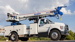 Standard features including 46 kV insulation, independent boom operation, transferable pole guide, line body and rear mounted hydraulic tool circuit.