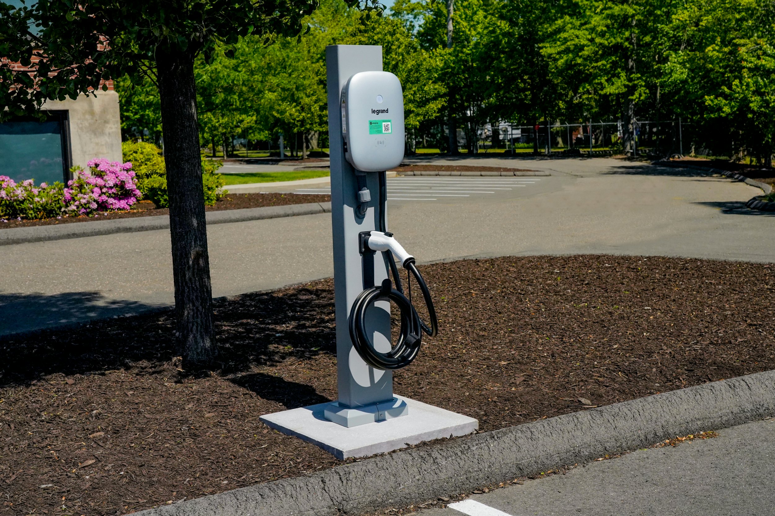 Pedestal with rain cover for car charging stations Wallbox from Webasto to  set in concrete