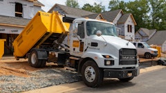 The HT 160 SLD 3 Hooklift highlights performance with a 10% reduction in dead weight while maintaining a consistent lifting and tipping capacity of 16,000 lbs. at 36-in. hook height and 18,000 lbs. at 54-in. hook height.