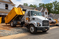 The HT 160 SLD 3 Hooklift highlights performance with a 10% reduction in dead weight while maintaining a consistent lifting and tipping capacity of 16,000 lbs. at 36-in. hook height and 18,000 lbs. at 54-in. hook height.