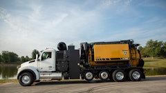 The VXT600 features a vacuum system that is powered by a 6,400-cfm (181.2-m3/m) Helical tri-lobe Jurop blower.