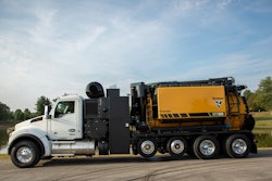 The VXT600 features a vacuum system that is powered by a 6,400-cfm (181.2-m3/m) Helical tri-lobe Jurop blower.