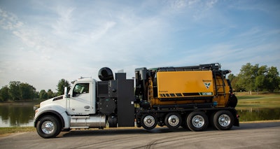 The VXT600 features a vacuum system that is powered by a 6,400-cfm (181.2-m3/m) Helical tri-lobe Jurop blower.