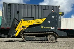 Equipped with rubber tracks, the SKY 1000 is powered by a 14.34 kW lithium-ion battery.