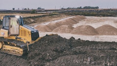 Steer Assist 3D comes as part of the factory-installed Grade with 3D package.