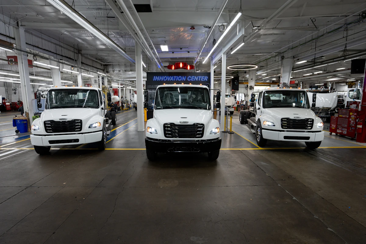 Daimler Truck North America Begins Series Production of Freightliner eM2 Battery Electric Trucks - Vimarsana News