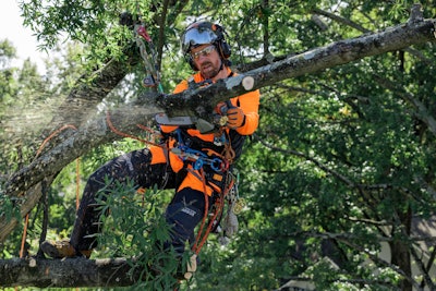 Remastered for reliability, the new T540 XP Mark III responds to the needs expressed by arborists for power and maneuverability with products that get the job done safely.