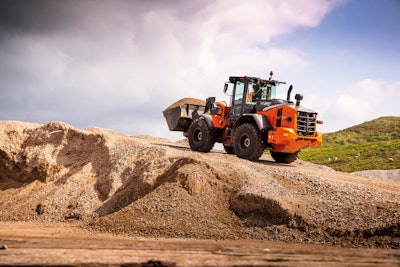 Medium-sized wheel loaders are an ideal choice when you need fast cycle times, lifting capacity and maneuverability.