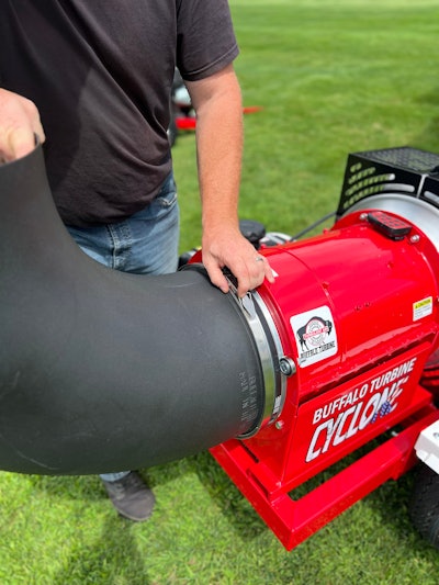 The system features a quick release latch for removal and secure attachment of the turbine nozzle.