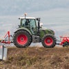 The mulcher can be tilted hydraulically during operation and can be raised up to 90° and lowered up to 65°.