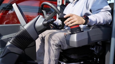 A premium seat available to improve operator comfort and visibility. I t will be equipped with a standard headrest, tilting option and air suspension.