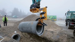 Mechanical clamping (no hydraulics) holds the pipe securely, without any damage to the bell end, and allows accurate placement and joining of pipes without damage to the spigot.