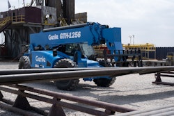 Powered by a side-mounted 120 hp Deutz engine with four-speed powershift transmission, the GTH-1256 offers efficient power transfer for picking and placing activities.