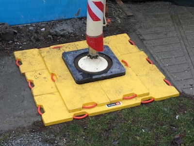 Multi Pad Systems assist equipment operators who need to assemble supporting surfaces for outriggers without the aid of secondary equipment.