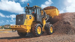 The versatility and ruggedness of the 444 G-tier are similar to the previously introduced 544 and 644 G-tier machines, but at a lower operating weight and smaller size.