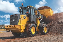 The versatility and ruggedness of the 444 G-tier are similar to the previously introduced 544 and 644 G-tier machines, but at a lower operating weight and smaller size.