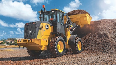 The versatility and ruggedness of the 444 G-tier are similar to the previously introduced 544 and 644 G-tier machines, but at a lower operating weight and smaller size.