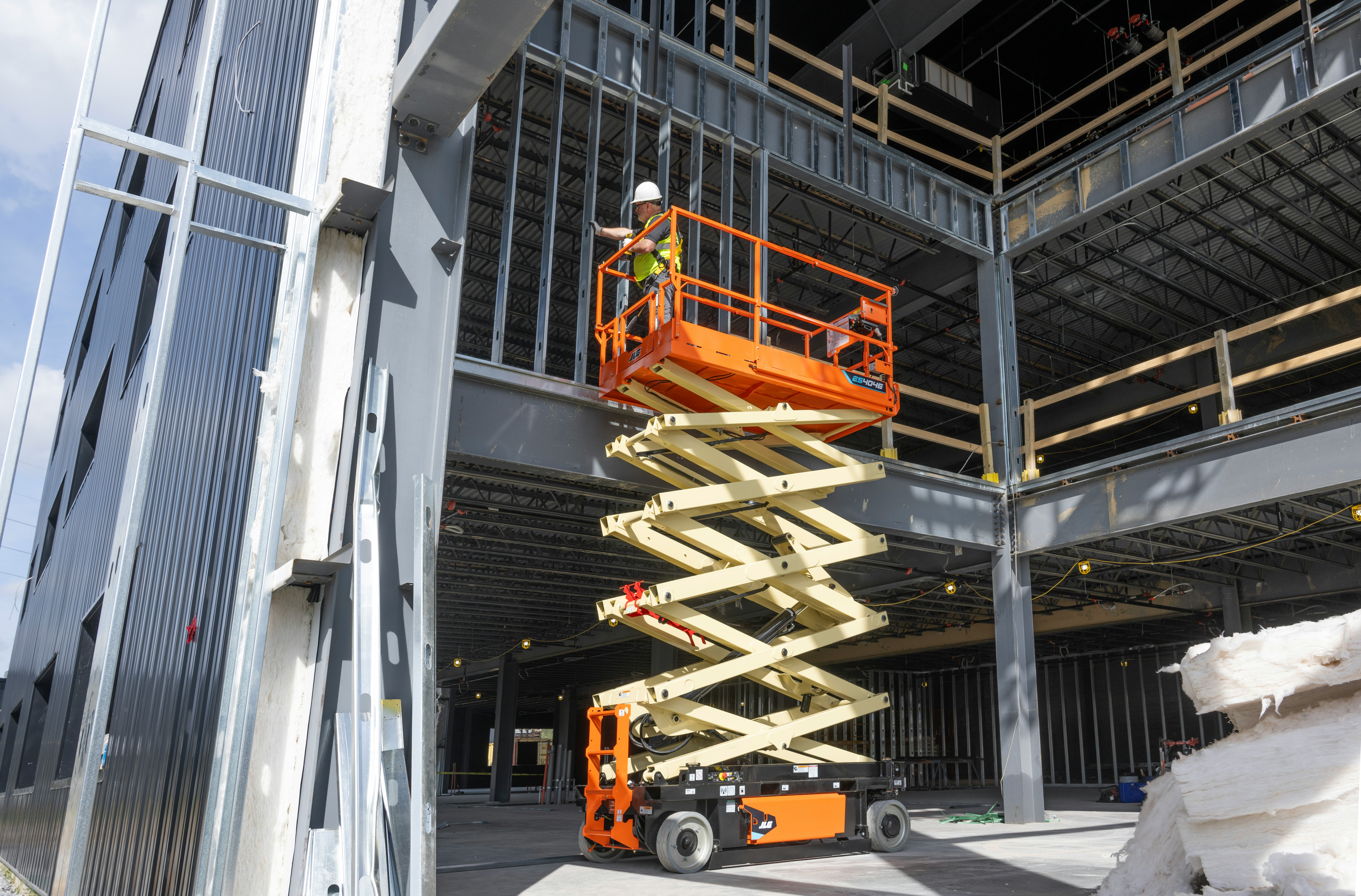JLG Launches ES4046 Electric Scissor Lift From: JLG