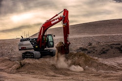 With a maximum dig depth of 23 ft., 4 in., the 300 X4S is capable of taking on a range of site preparation, trenching and foundational work.