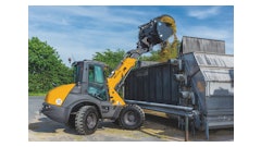 Equipped with loading forks, the machine has a lifting height of up to 15 ft., 2 in. (4.66 m) and reach of up to 9 ft., 9 in. (3 m).