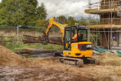 The 35Z MEX delivers 24.7 hp and 7,284 lbs. of breakout force with a dig depth of 10 ft., 6 in.