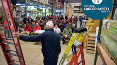 Topics covered include single and extension, articulated, mobile, and stepladders, with courses available in English or Spanish.